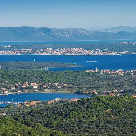 Amazing In Σπίτι διακοπών Pašman