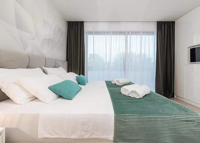 Gorgeous In Nyaraló Pašman