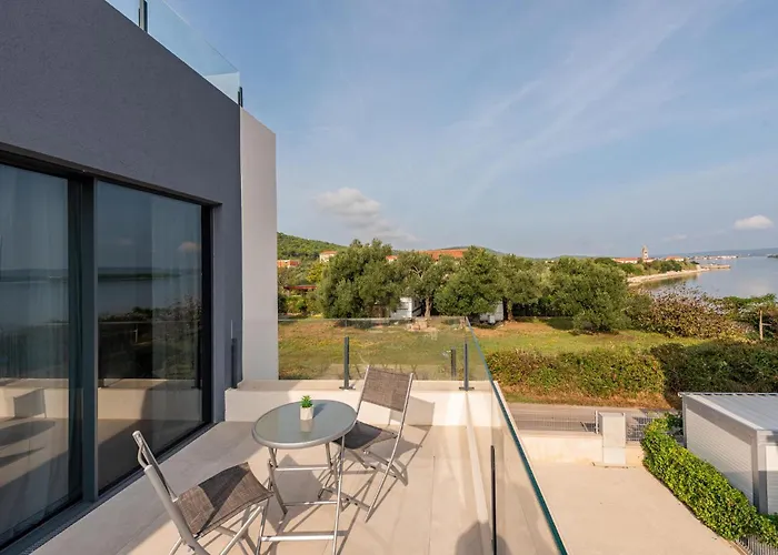 Gorgeous In Nyaraló Pašman