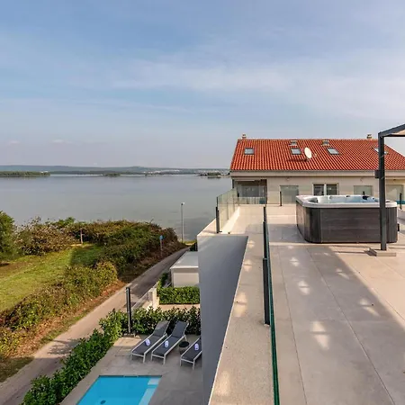 Gorgeous In Tatil Evi Pašman